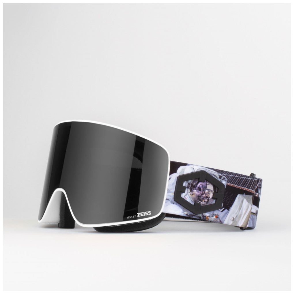 M�scara Esqu� Out Of Void Astronaut Smoke