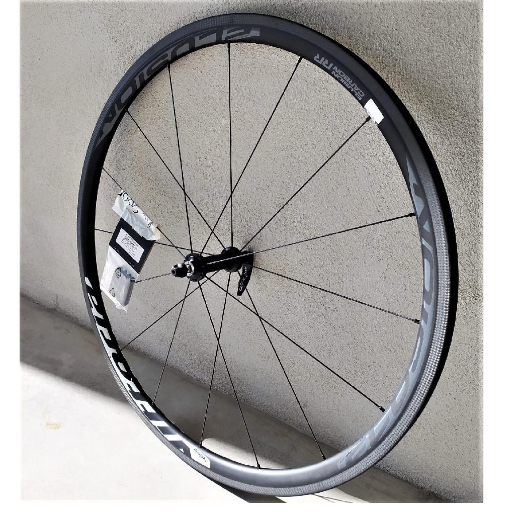 Roue Vittoria Elusion Carbon Clincher Disc 30c