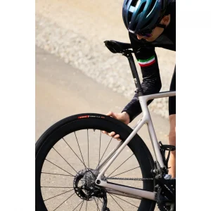 Cubierta carretera Rubino V 700x28c Plegable Cámara Hookless Negro G2.0